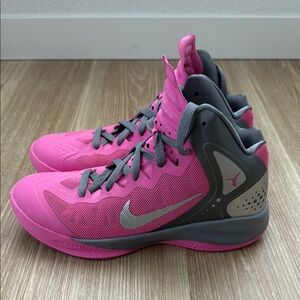 Nike Basketball sneakers, limited edition color, size 8, excellent condition